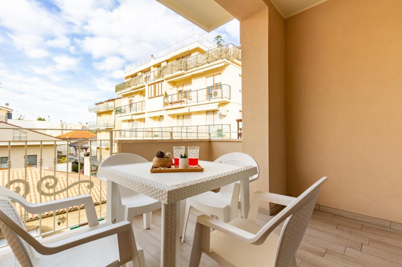 Апартаменты Giada 2P - Palazzina Laura Myho Casa Торторето Экстерьер фото